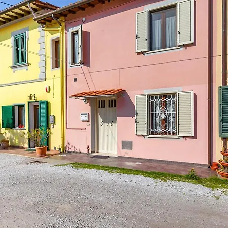 Guesthost - Airport Comfy - Private Parking Apartamento